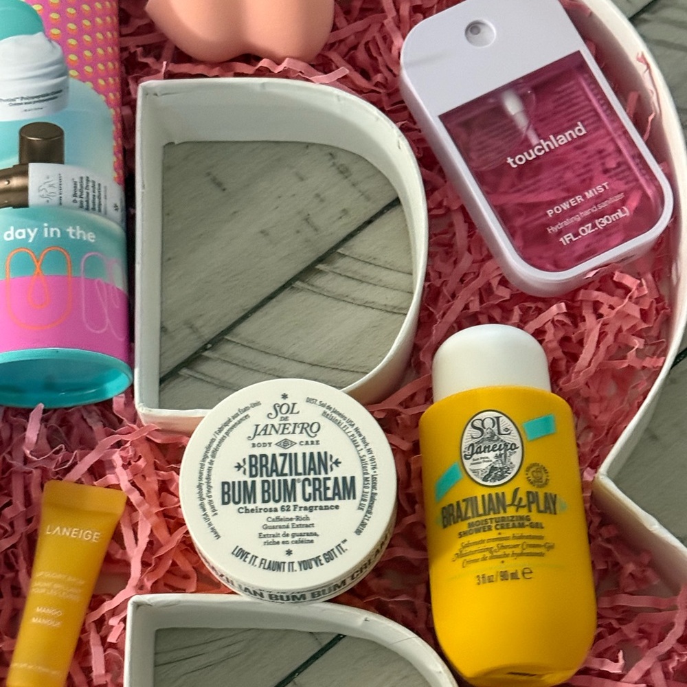Easter Gift Idea: Beauty/Skincare Products in Fillable Letter - Picture 2 of 3